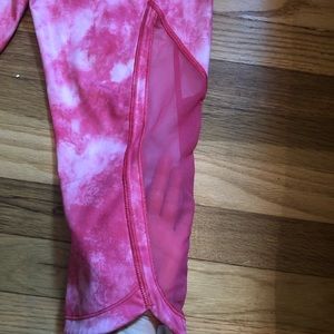 Lululemon pink crop leggings